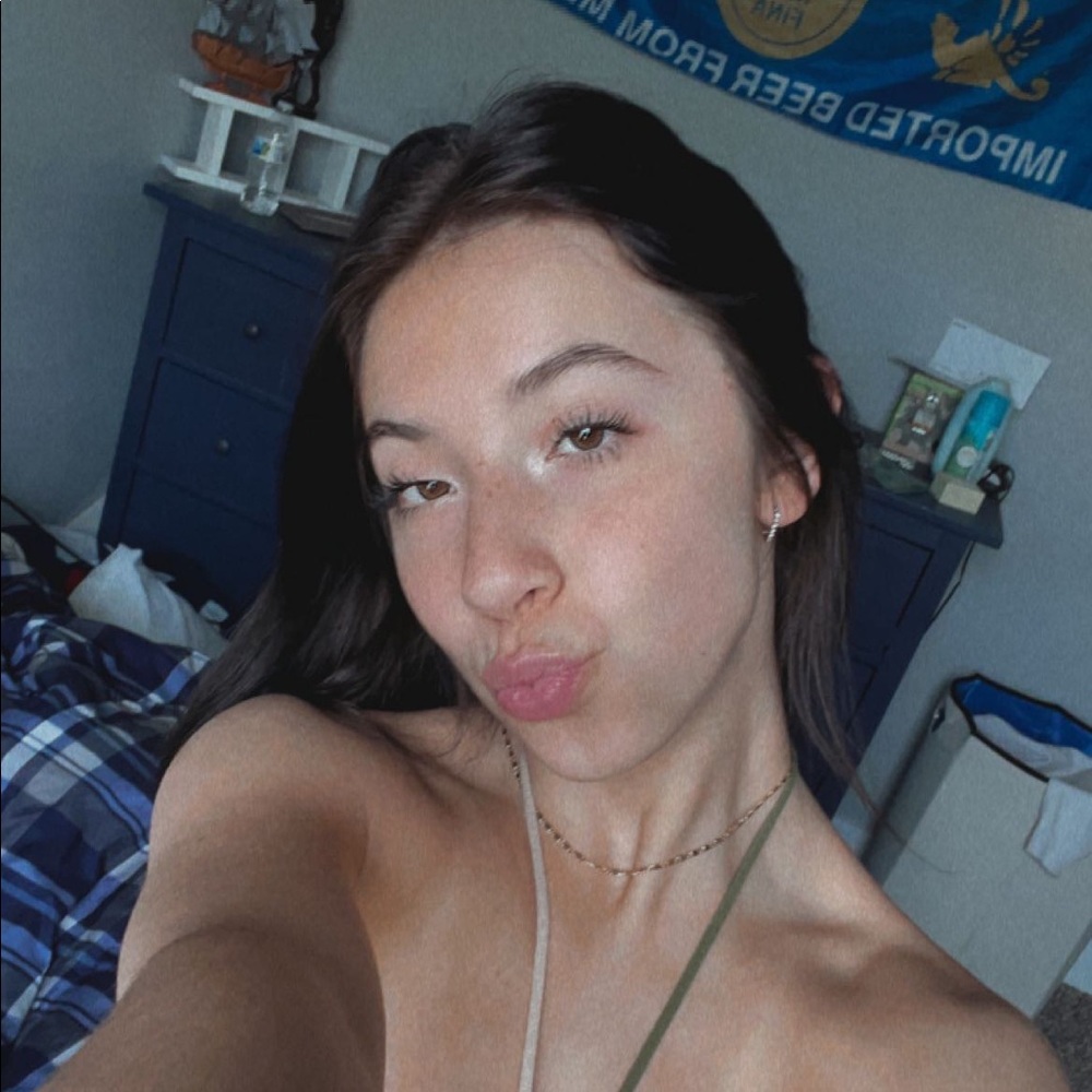 Meet your Posher, Elise